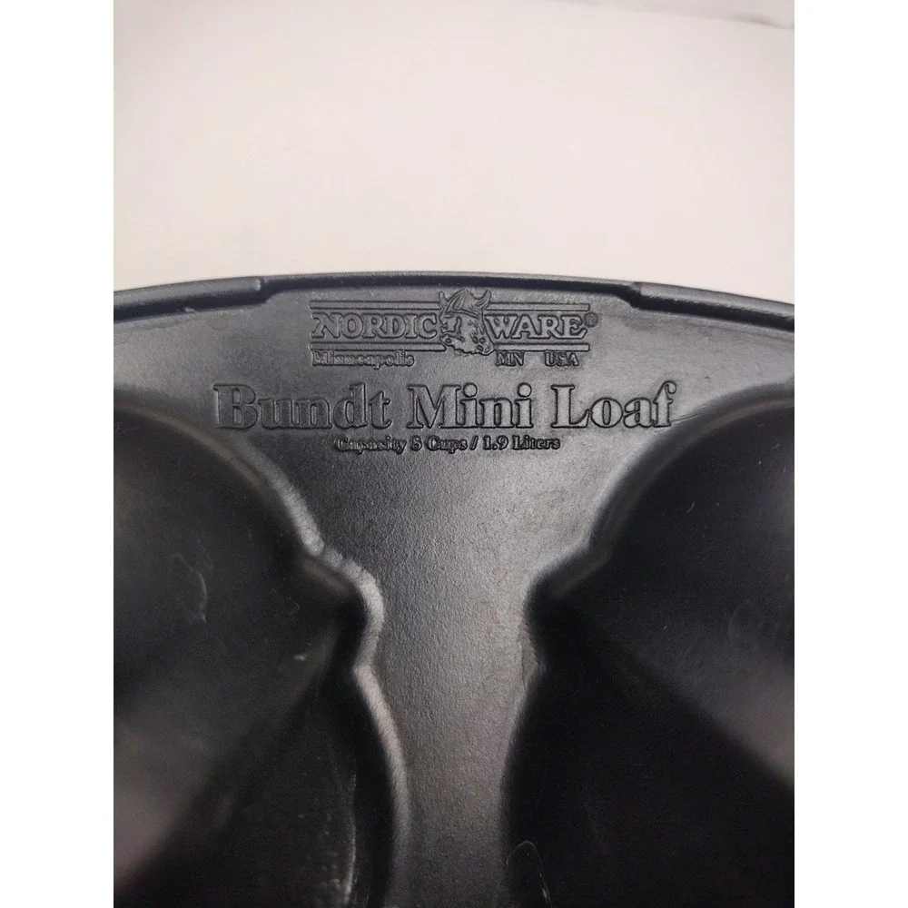 Nordic Ware Mini Bundt 4 Loaf Pan Mold Heavy Cast Aluminum 8 Cup Non-Stick USA